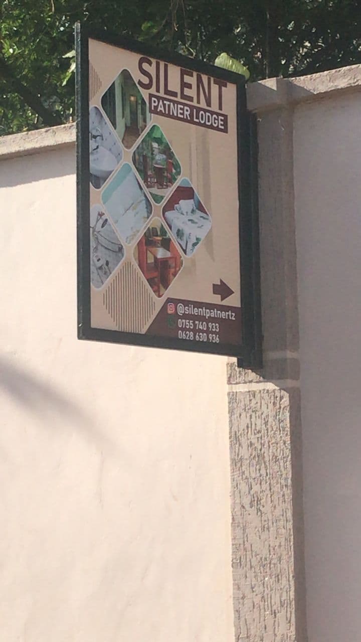 Silent Patner Lodge signboard